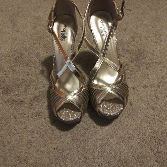 Gold sexy and shimmery heels - Picture 2 of 4